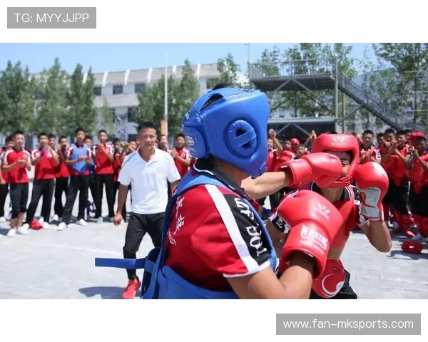 职业拳击队完善步伐训练，提高位移处理的灵活性